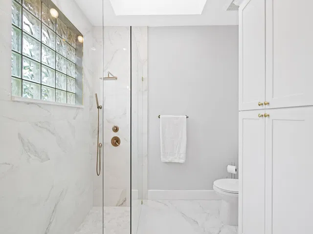 Unit 101 photo 11