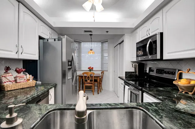 Unit 406 photo 5