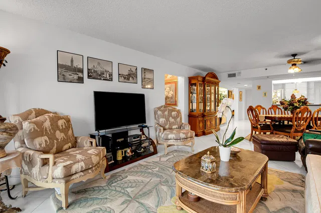 Unit 406 photo 10