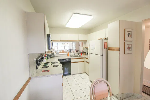  Unit 104 photo 5