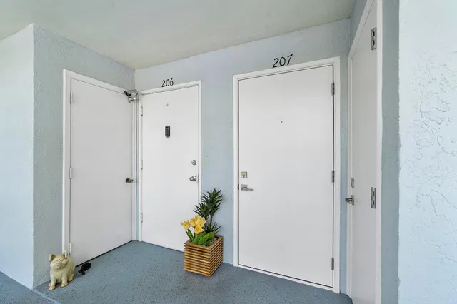 Residence photo 3
