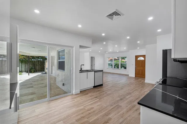 Residence photo 5