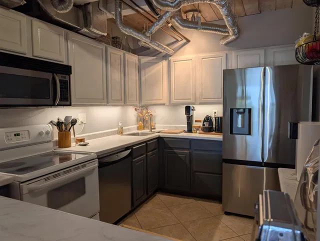  Unit 603 photo 13