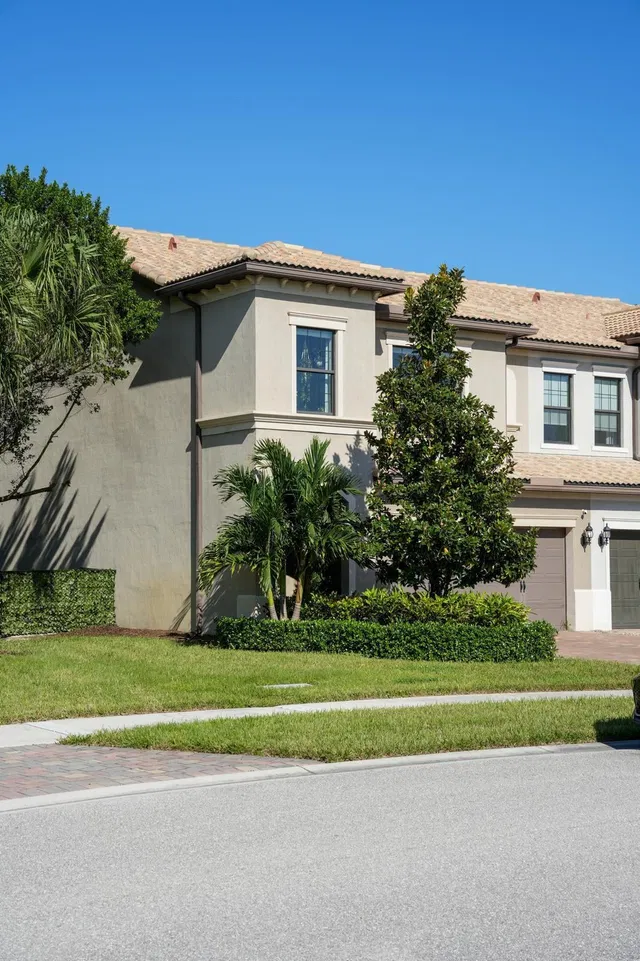 Residence photo 2