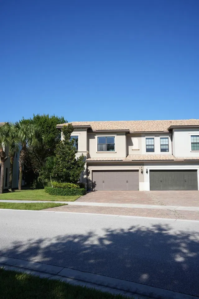 Residence photo 3