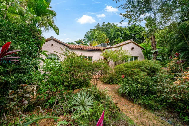 Residence photo 2