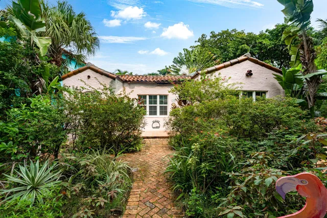 Residence photo 3