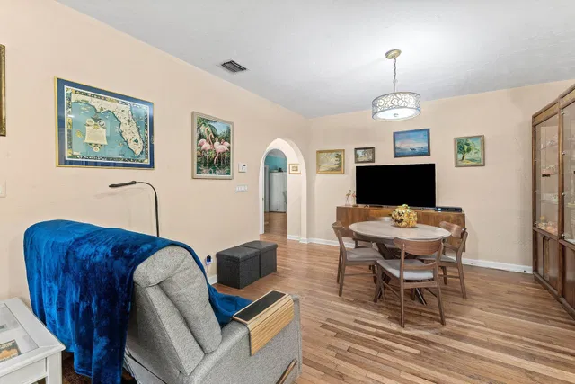 Residence photo 6