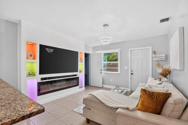  Residence photo 7
