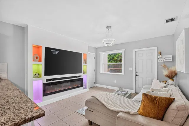  Residence photo 8