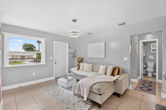  Residence photo 9