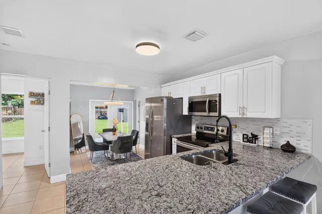  Residence photo 11