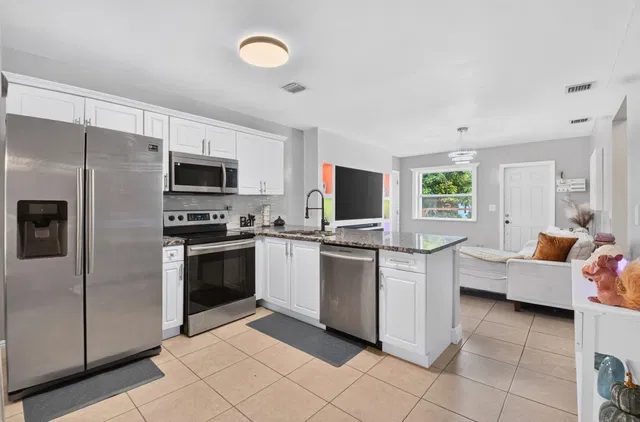  Residence photo 12