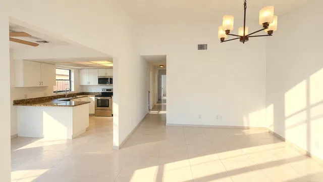 Residence photo 3