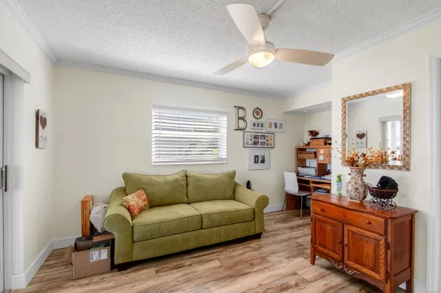 Residence photo 32