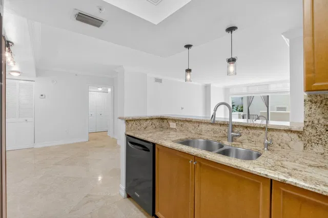 Townsend Place Unit 602 photo 10