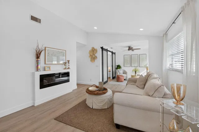 Residence photo 5