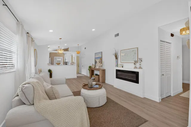 Residence photo 6