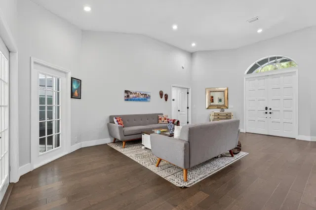  Residence photo 9