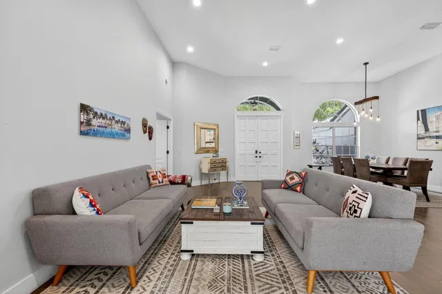  Residence photo 11