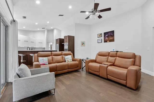  Residence photo 24