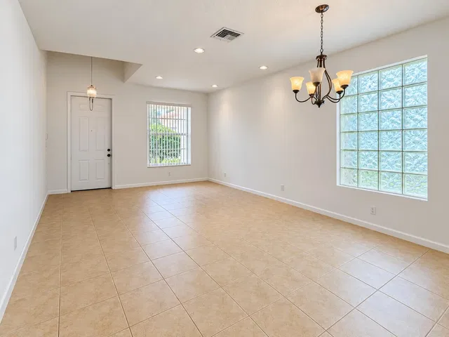  Residence photo 4