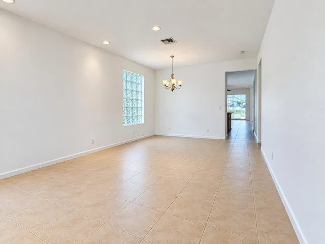  Residence photo 5