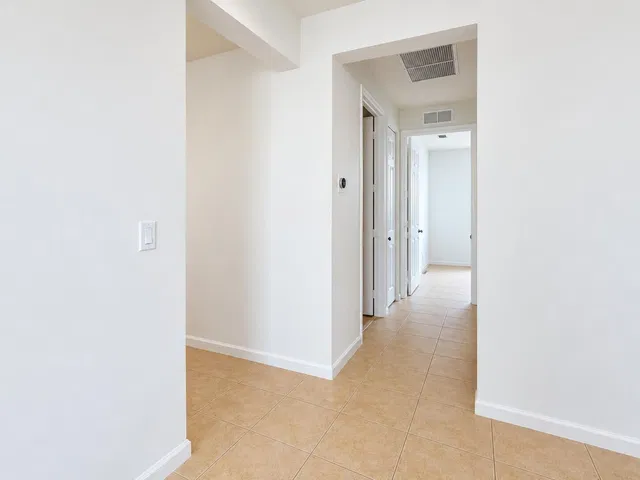  Residence photo 6