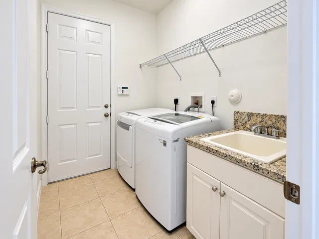  Residence photo 7
