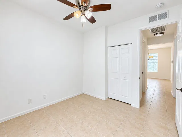  Residence photo 8