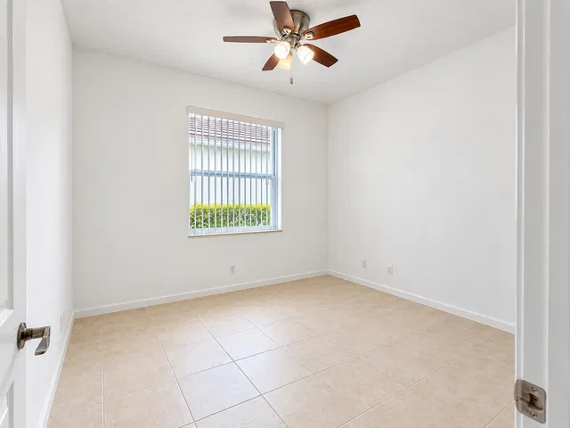  Residence photo 9