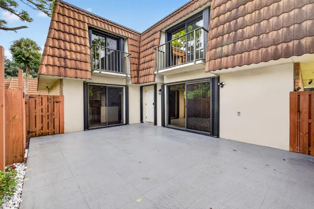 Residence photo 3