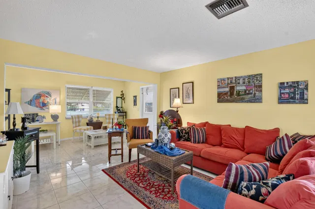 Residence photo 11