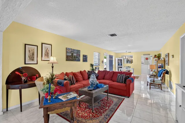 Residence photo 12