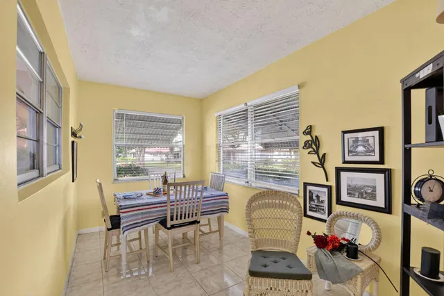 Residence photo 17