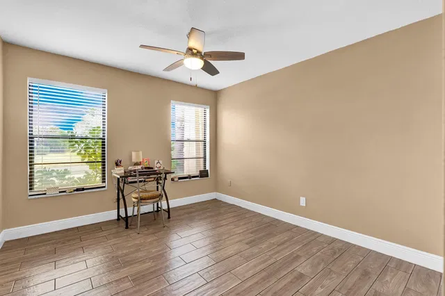 Residence photo 17