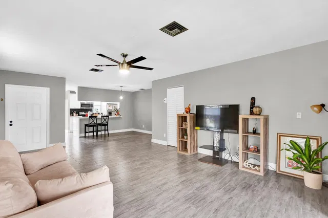 Residence photo 25