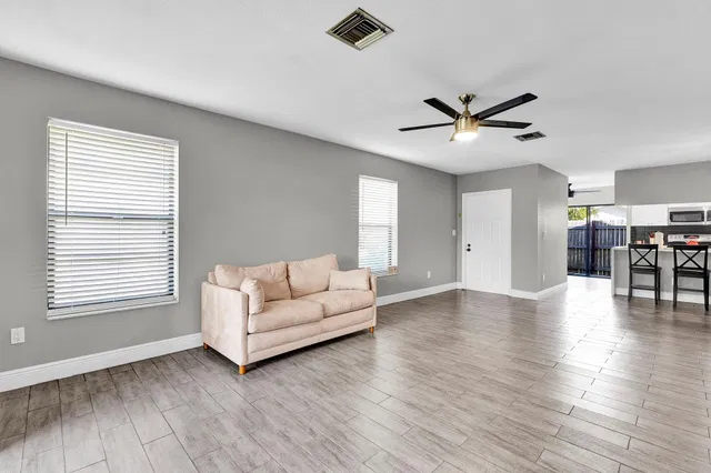 Residence photo 26