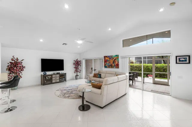 Residence photo 4