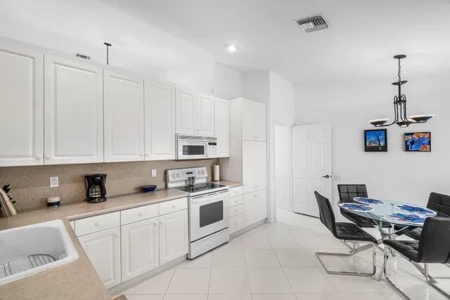 Residence photo 12