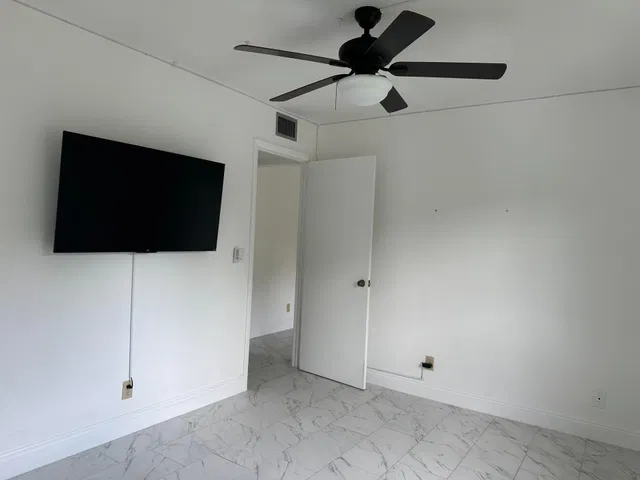 Unit A2 photo 2