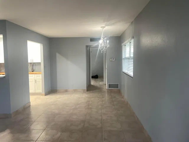 Unit 370 photo 3