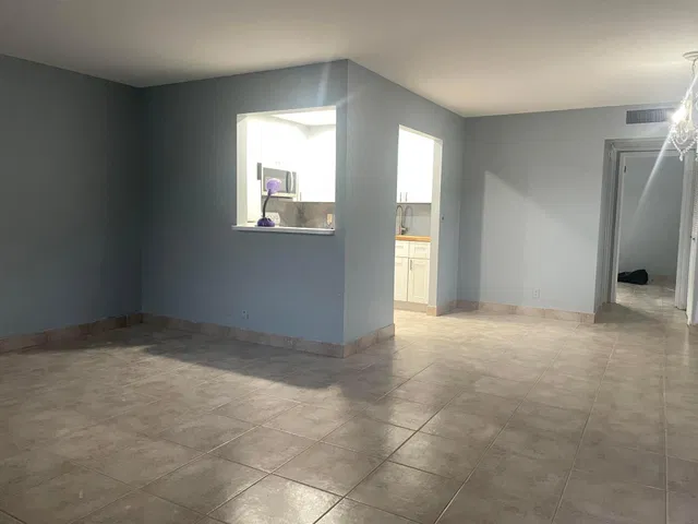 Unit 370 photo 4