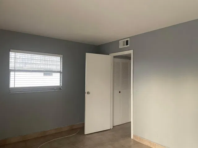 Unit 370 photo 5