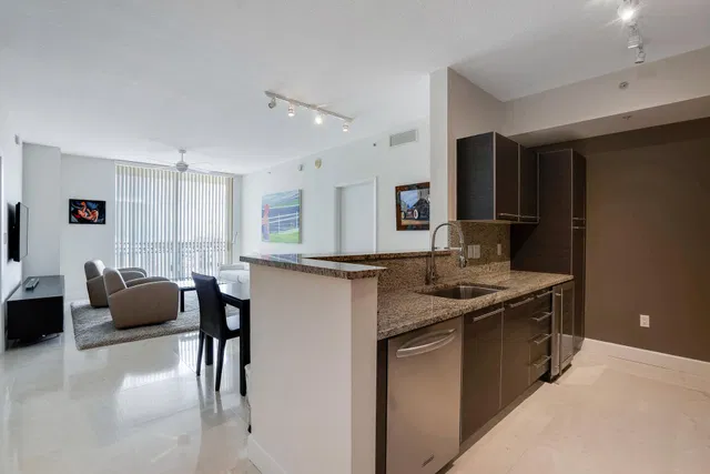 Cityplace South Tower Unit 1017 photo 3