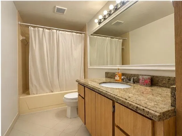 Unit 5711 photo 13