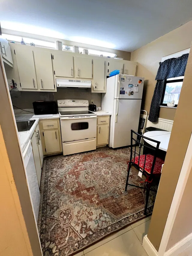 Unit 203 photo 5