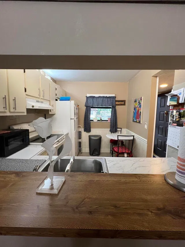 Unit 203 photo 6