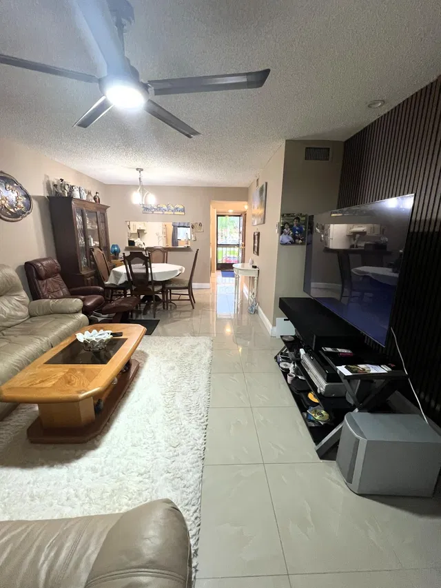 Unit 203 photo 7
