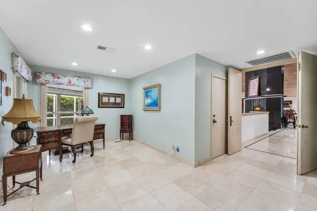 Residence photo 31